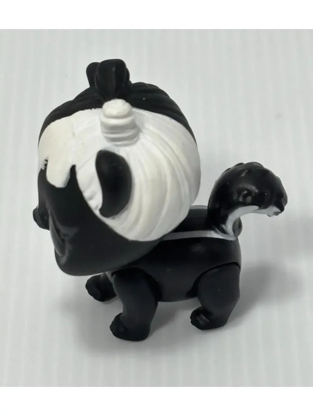 L.O.L. Surprise! Pets Skunk Figure - Black & White Split Hair - 2